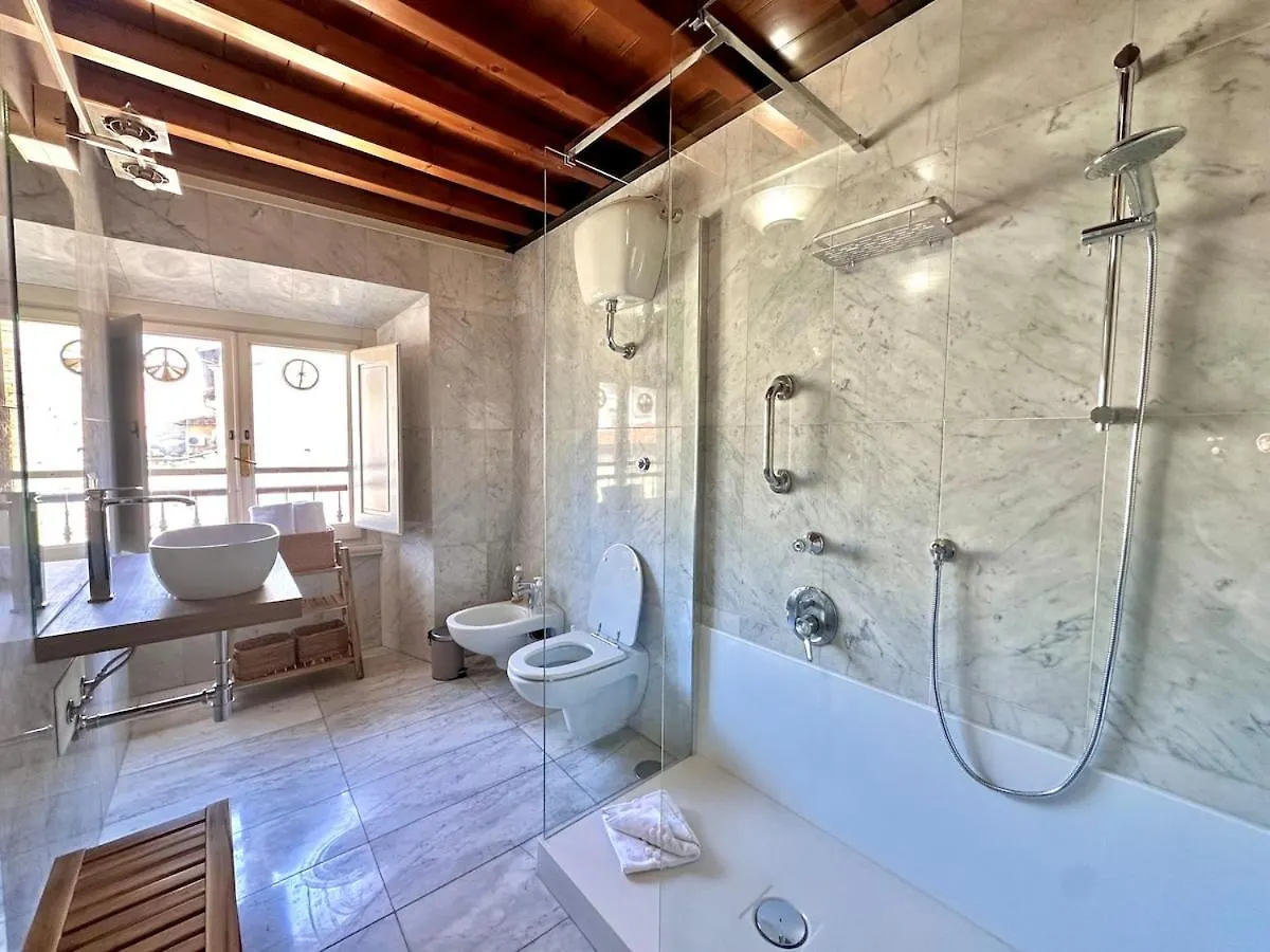 Holiday Ad Rondinelli, Firenze 0*, فلورنس